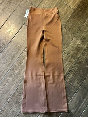 NWT Aritzia Wilfred Tulip Bootcut Leggings XS